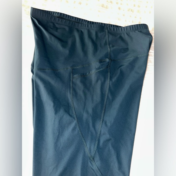 Old navy maternity elevate legging - Picture 2 of 8